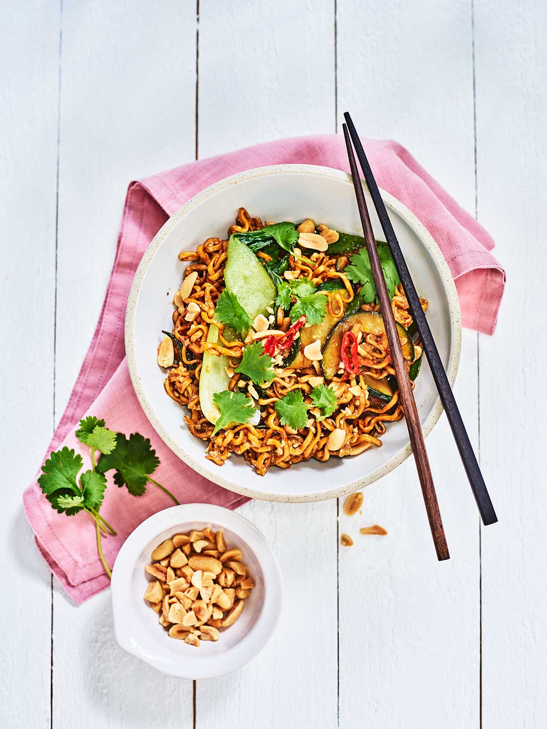 Stekta äggnudlar med ägg