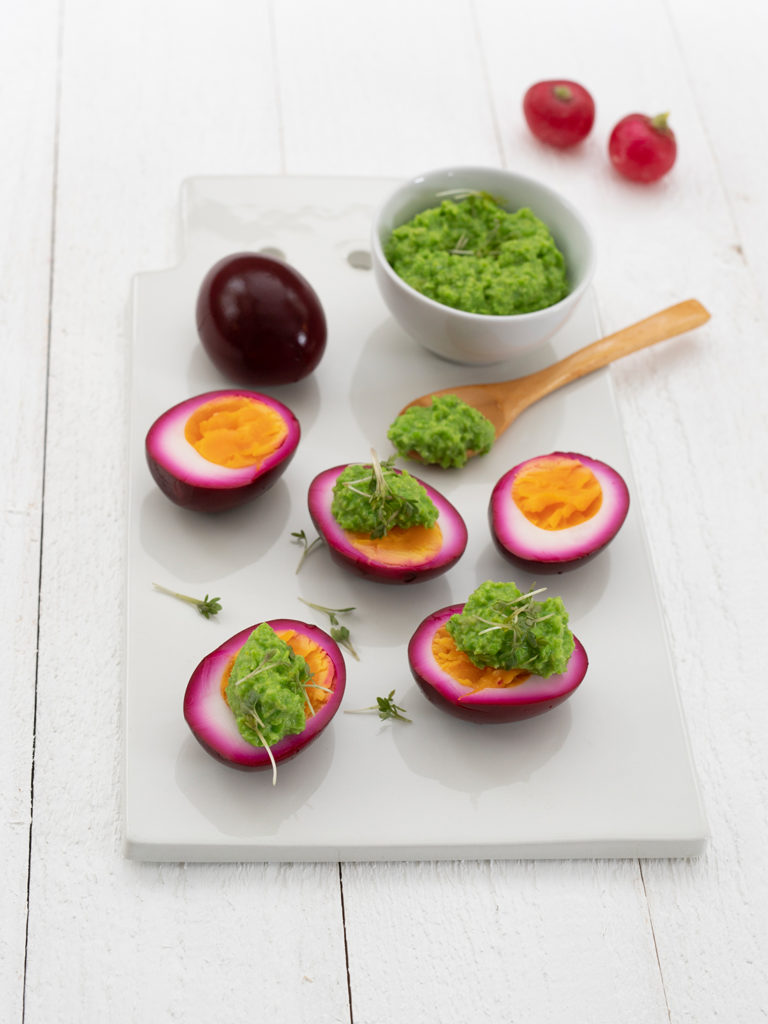 Picklade ägg med grön topping